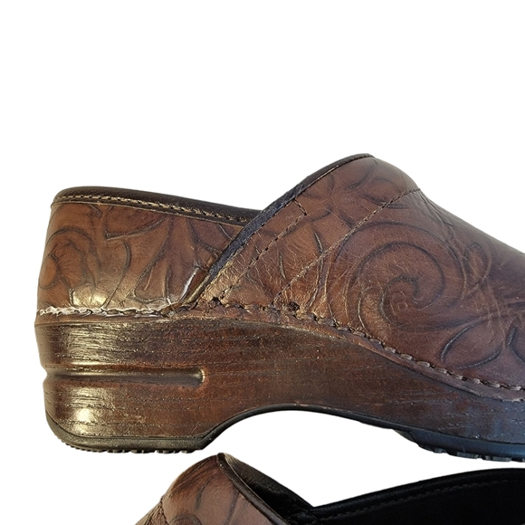 Dansko XP Floral Paisley Tooled Brown Leather Clog Closed Toe Open Heel Shoe 37 - Picture 8 of 16